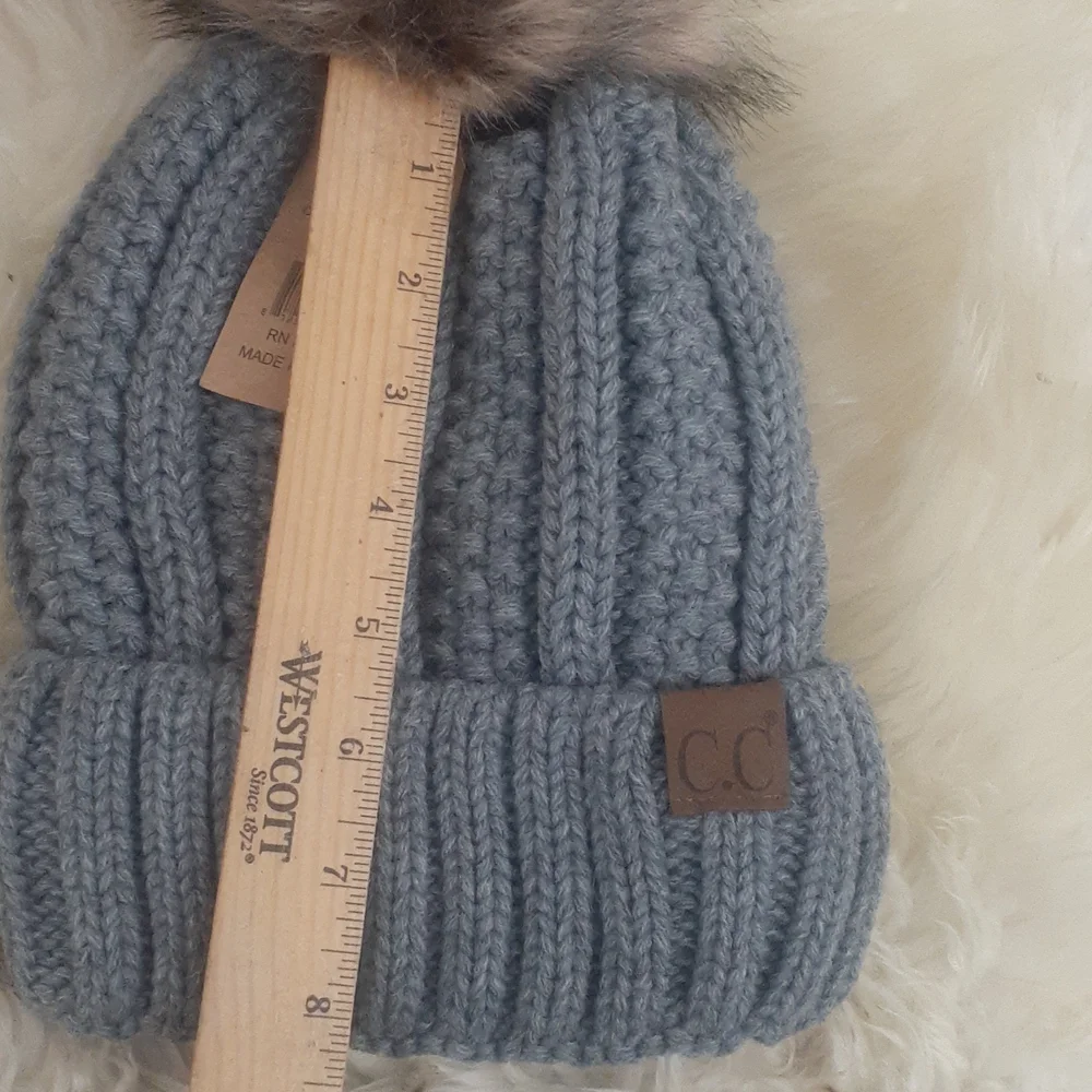 NEW TAN GRAY chunky knit acrylic Faux FUR  pompom beanie hat - Picture 2 of 4